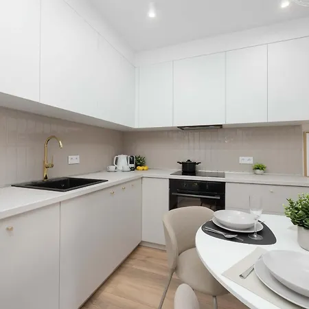 Spacious Family Suited For Remote Work By Renters Warsaw