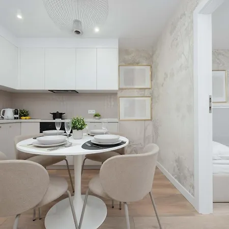 Spacious Family Suited For Remote Work By Renters Βαρσοβία
