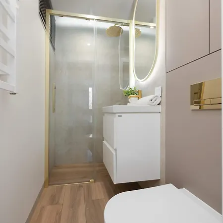 Spacious Family Suited For Remote Work By Renters ורשה