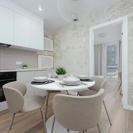 Spacious Family Suited For Remote Work By Renters * 华沙