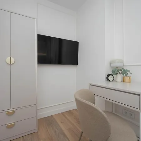 Spacious Family Suited For Remote Work By Renters Varsovie